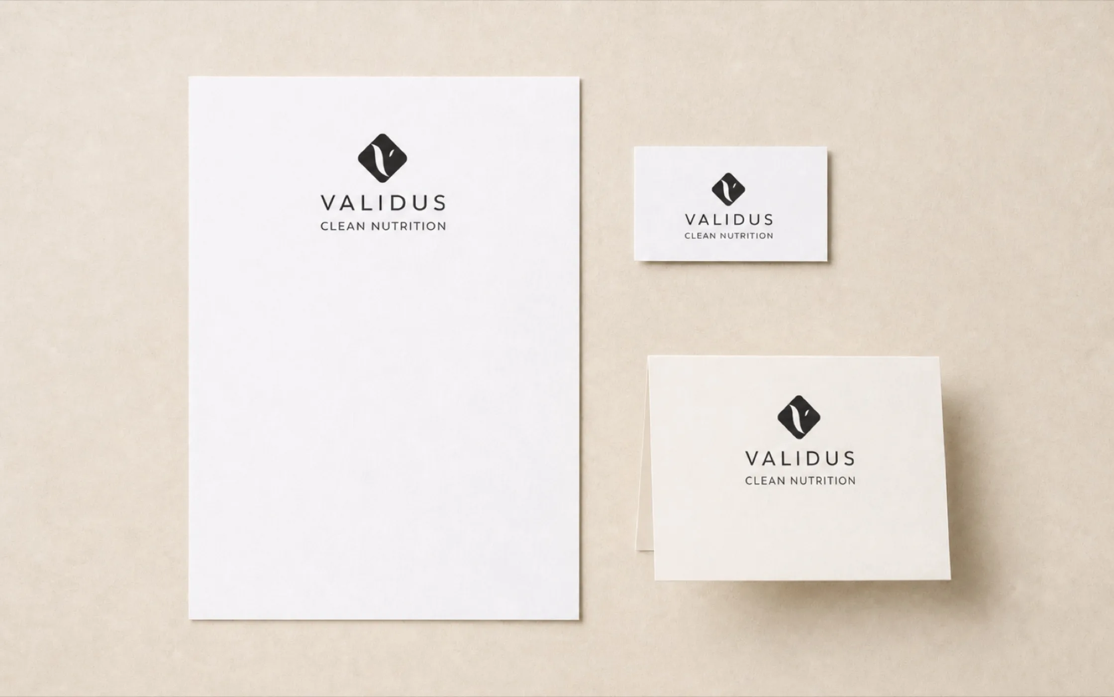 Papelería Validus: hoja, tarjeta y tarjetón con la marca impresa